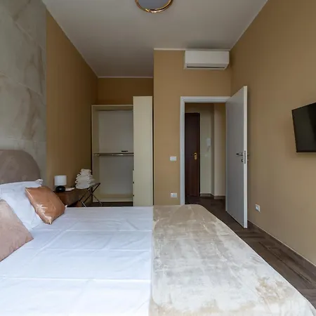 Spacious Three Bedroom Design Near Circo Massimo Roma